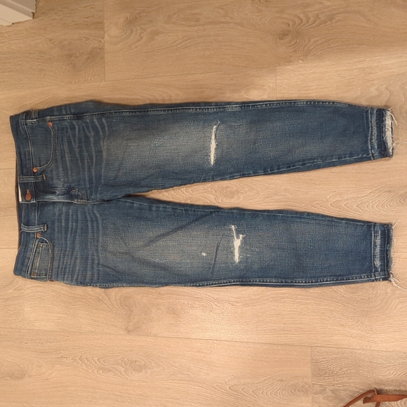 Petite 9" Mid-Rise Skinny Jeans in York Wash: Rip and Repair Edition (Sz 28P) - Picture 5 of 7